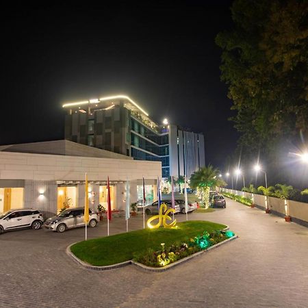 Hotel Siraichuli Chitwan Ngoại thất bức ảnh